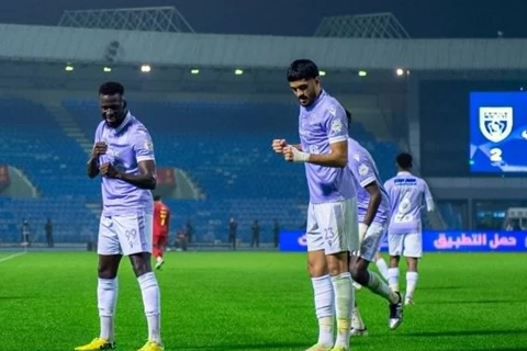 الرائد يتلقى هزيمة قاسية أمام التعاون ويقترب من شبح الهبوط في الدوري السعودي